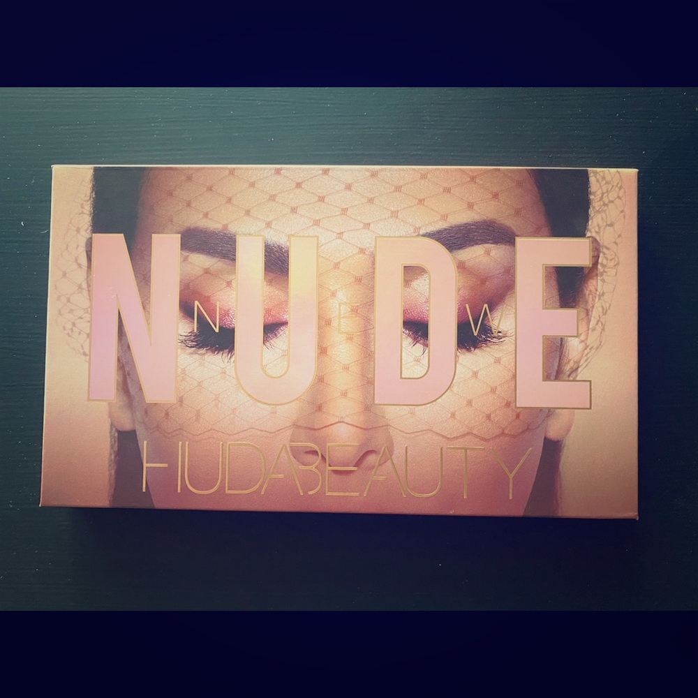Huda Beauty New Nudes Palette
